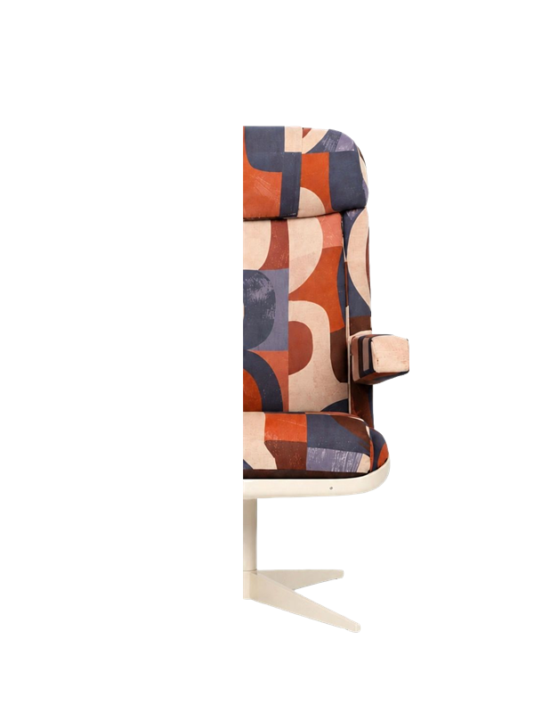Fauteuil Ticquai habillé d'un tissu à motifs graphiques
